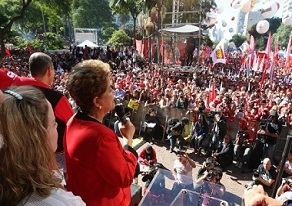 Dilma Rousseff anuncia reajuste no Programa Bolsa Família