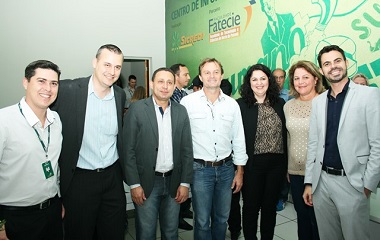 Programa de inclusão digital chega a Florai | Da esquerda pra direita Murilo Laureano Gonþalves de Lima, Juliano Pazini de Oliveira, Edson Rocha, Fausto Eduardo Herradon, Sandra Michels, Maria -ngela Zampieri Gimenez e Heber Molina Programa de inclusão digital chega a Florai | Da esquerda pra direita Murilo Laureano Gonþalves de Lima, Juliano Pazini de Oliveira, Edson Rocha, Fausto Eduardo Herradon, Sandra Michels, Maria -ngela Zampieri Gimenez e Heber Molina