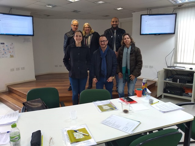 Foto: Foto: (Atrás): Jorge Antonio de Queiroz e Silva, Sandra Mara Machna de Mendonça, Pedro Augusto Pereira Gonçalves.(Frente): Ester Machna de Mendonça Destro, Robson Francisco Costa, Ângela Márcia Ferreira da Silva.