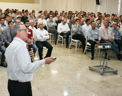 Imagem: Na ·última semana, em Maringá, foi realizada a última reunião dos Coordenadores de Núcleo da Sicredi União PR/SP. Ao todo cerca de 200 coordenadores estiveram presentes no evento. Reprodução/Mobi Comunicação