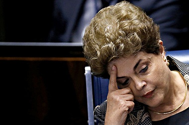 Presidente eleita durante o julgamento no Senado | Foto: UOL