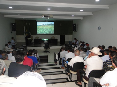 Agricultores participam da palestra sobre  Manejo e Fertilidade de Solos | Foto: JB Treinamento