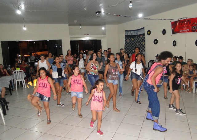 Foto: JB Treinamento | A turma Extravasa entra na dança Foto: JB Treinamento | A turma Extravasa entra na dança