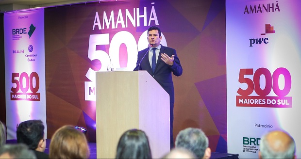 Imagem: Revista Amanhã | Juiz Sérgio Moro palestra no evento de premiação 