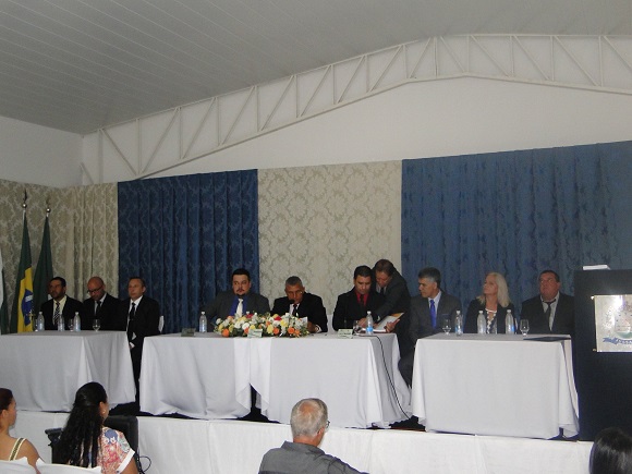 Crédito da imagem: JB Treinamento | A mesa presidida por Simão Ferreira toma as providências para votação da próxima mesa diretora para o biênio 2017-2018
