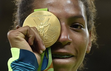 Judoca Rafaela Silva, medalhista olimpica rio 2016 | Imagem: FACUNDO ARRIZABALAGA (EFE)