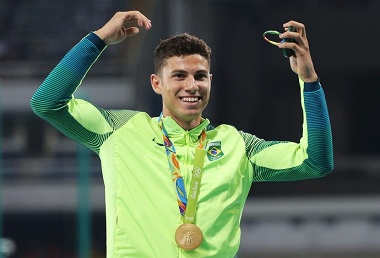 Thiago Braz medalha de ouro no salto com vara na Rio 2016 | Imagem: Reuters Thiago Braz medalha de ouro no salto com vara na Rio 2016 | Imagem: Reuters